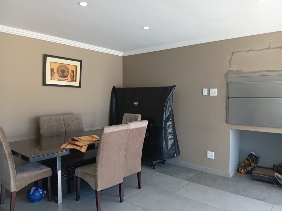 5 Bedroom Property for Sale in Beacon Bay Eastern Cape